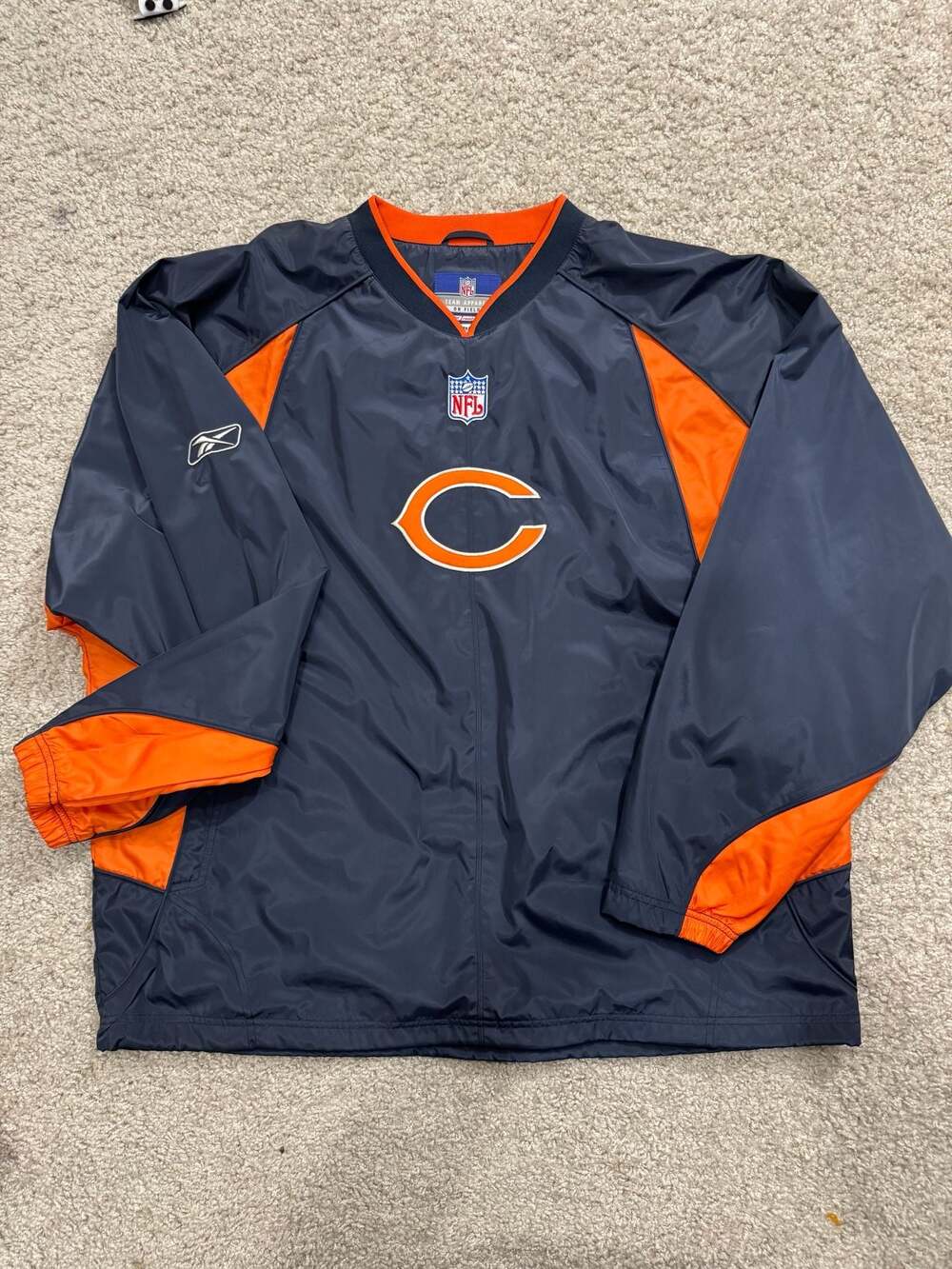 Reebok NFL Team Apparel Chicago Bears On Field V-Neck Windbreaker Pullover XL